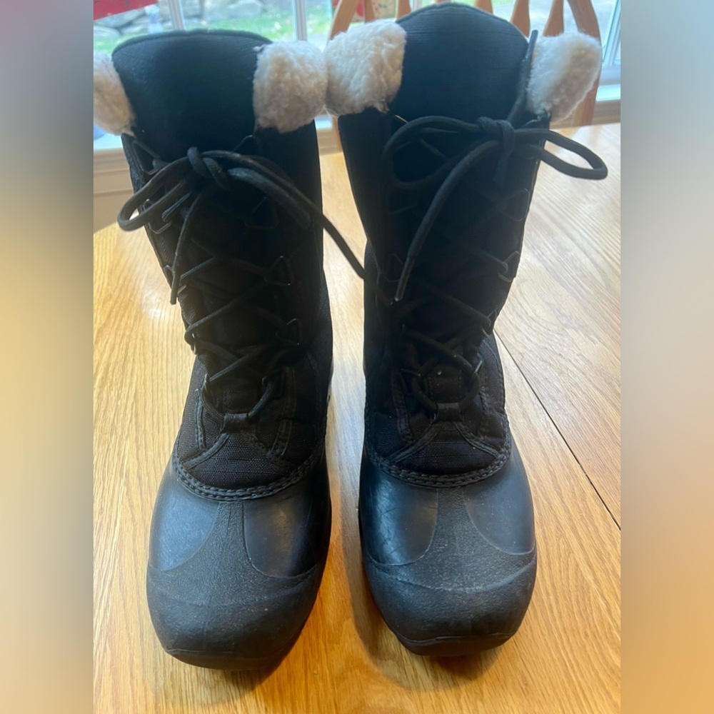 Women's Black Winter Lace-Up Insulated Boots